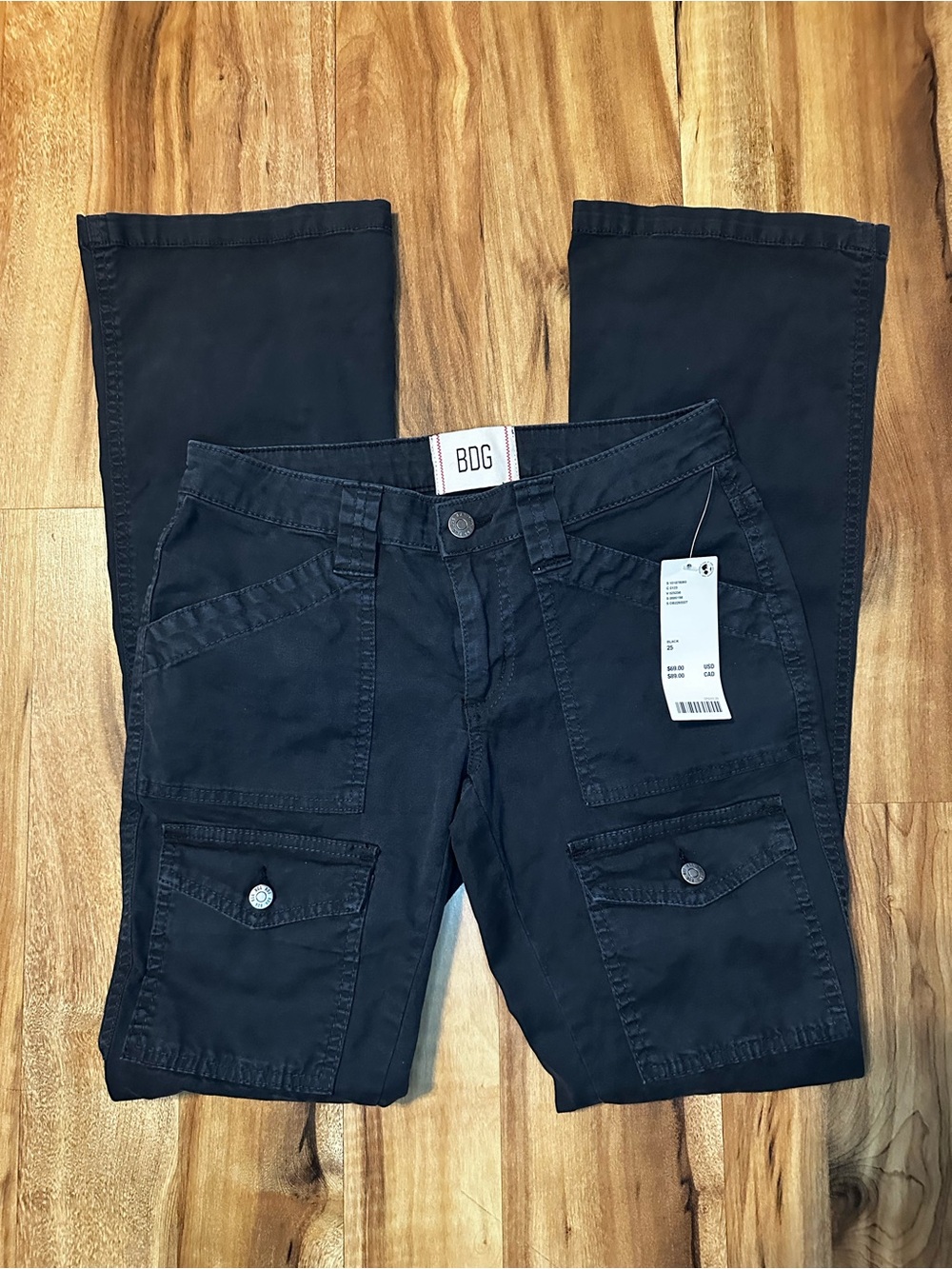 BDG Urban Outfitters NWT Black Cargo Flare Pants Women’s 25 Low Rise Utility Y2K